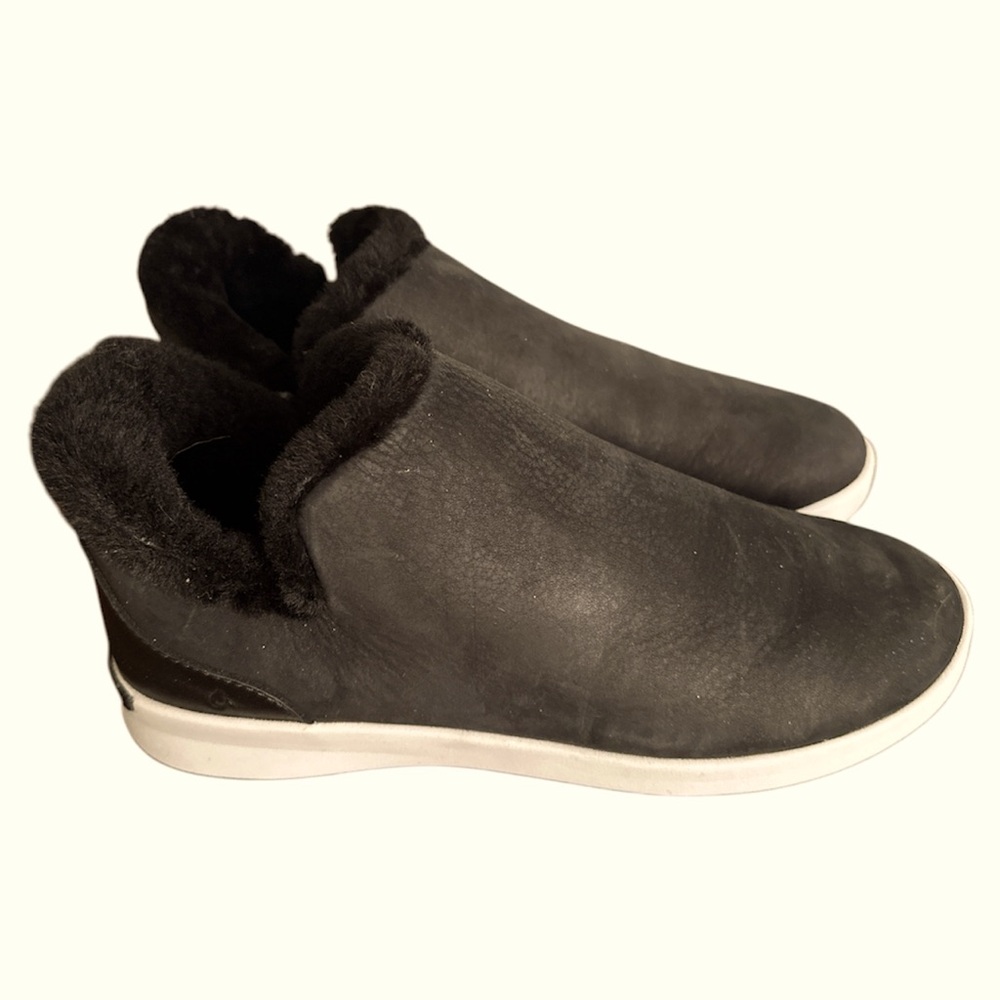 NWT OluKai shearling lined booties